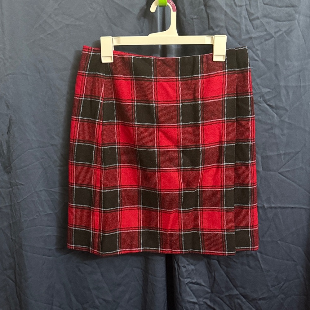 Christmas/ Holiday Plaid  Wool Red and Black Women's Talbots Skirt size 6